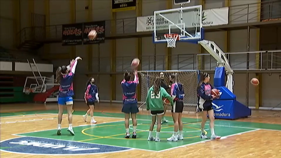 Las jugadoras del Miralvalle en el primer entrenamiento de 2021