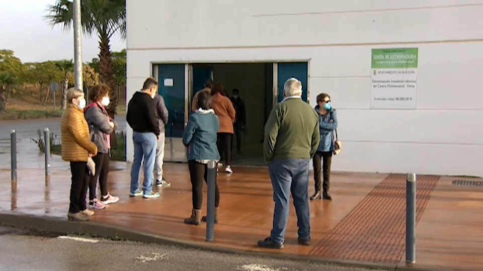 Gente esperando a la prueba pcr