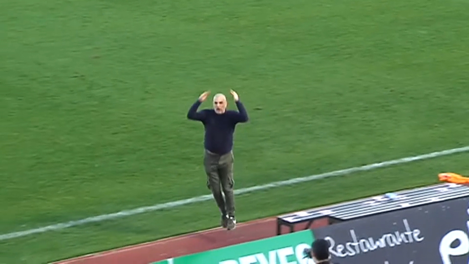 De los Mozos celebrando uno de los tantos al Don Benito.