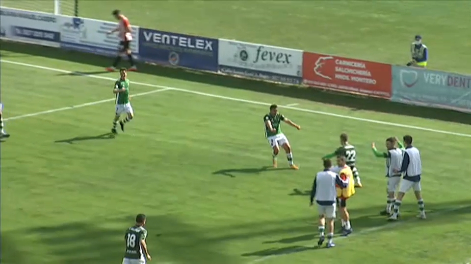 Carlos Capelo celebra su segundo tanto ante el Azuaga