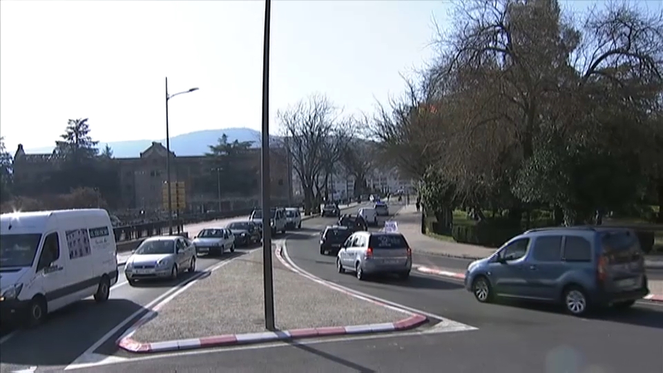 La caravana de vehículos por las calles de Mérida se ha repetido también en otros puntos de España.