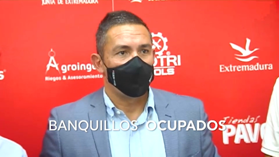 Juan Carlos Gómez durante la presentación como nuevo entrenador del Don Benito