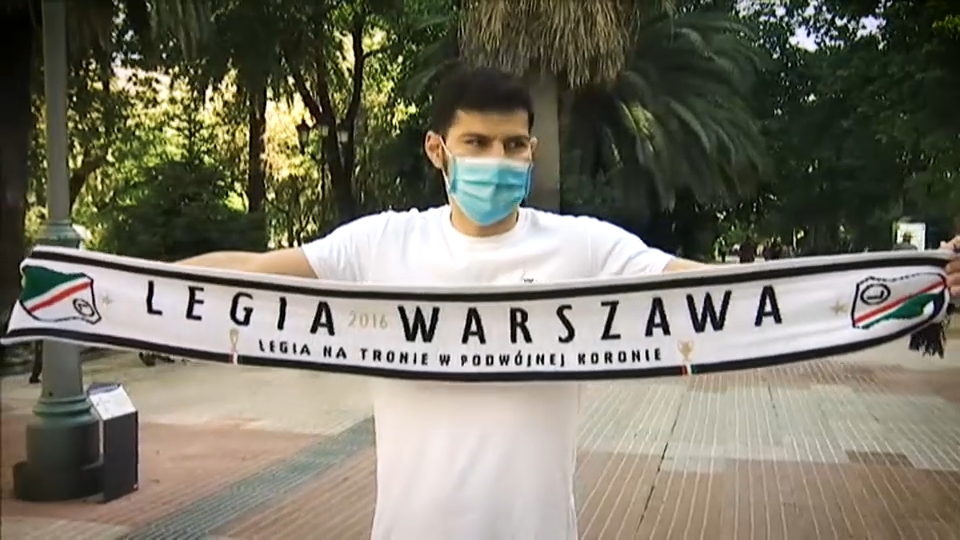 Ignacio Casillas posa con la bufanda de su nuevo equipo