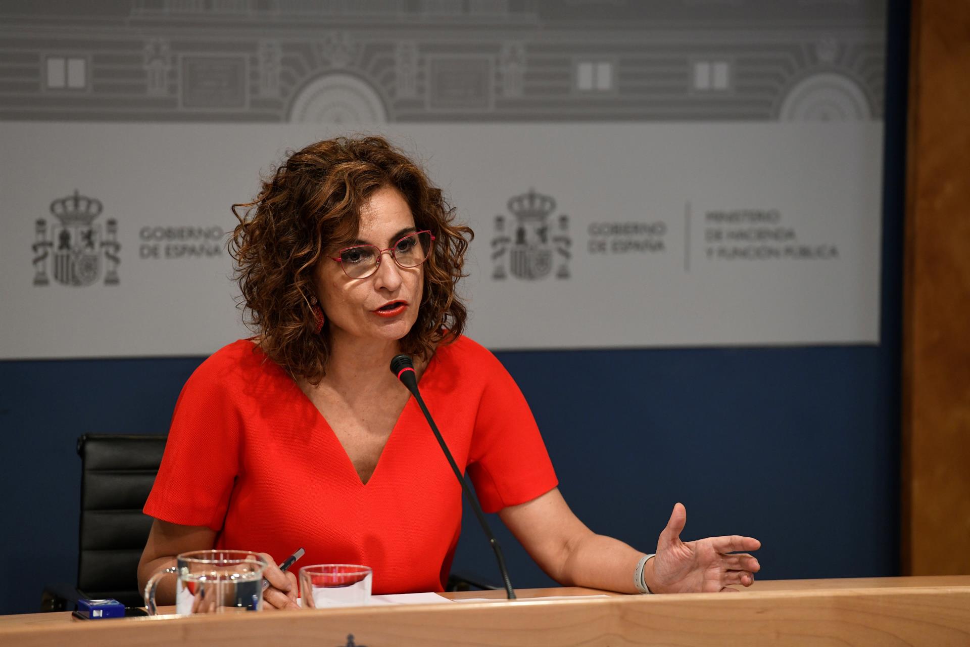 La ministra de Hacienda, María Jesús Montero, en rueda de prensa