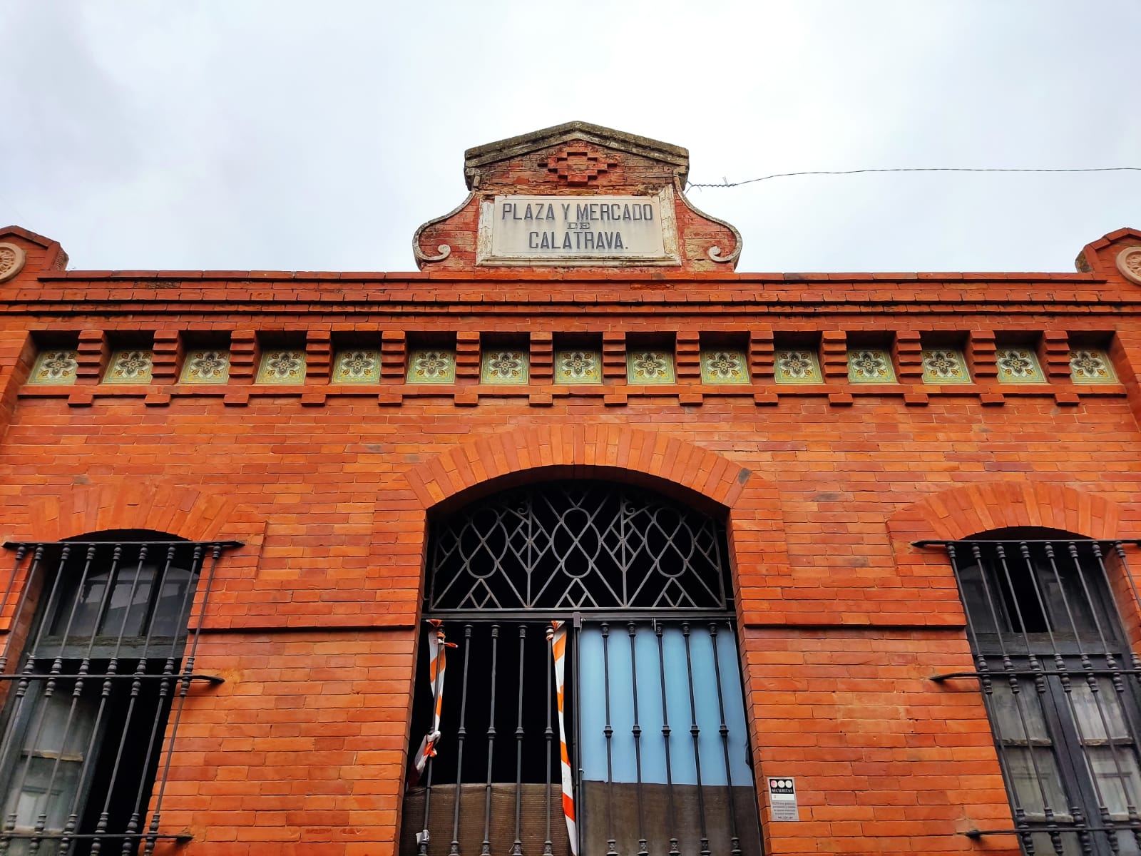 Fachada del Mercado de Calatrava