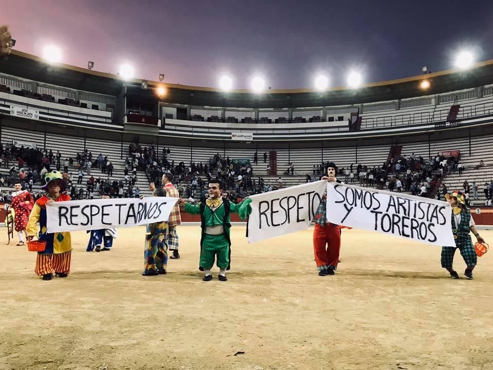 Trabajadores de 'Diversión en el ruedo' reivindicando su labor