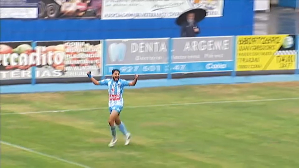 Erik Aguado celebra un gol esta temporada con el Coria