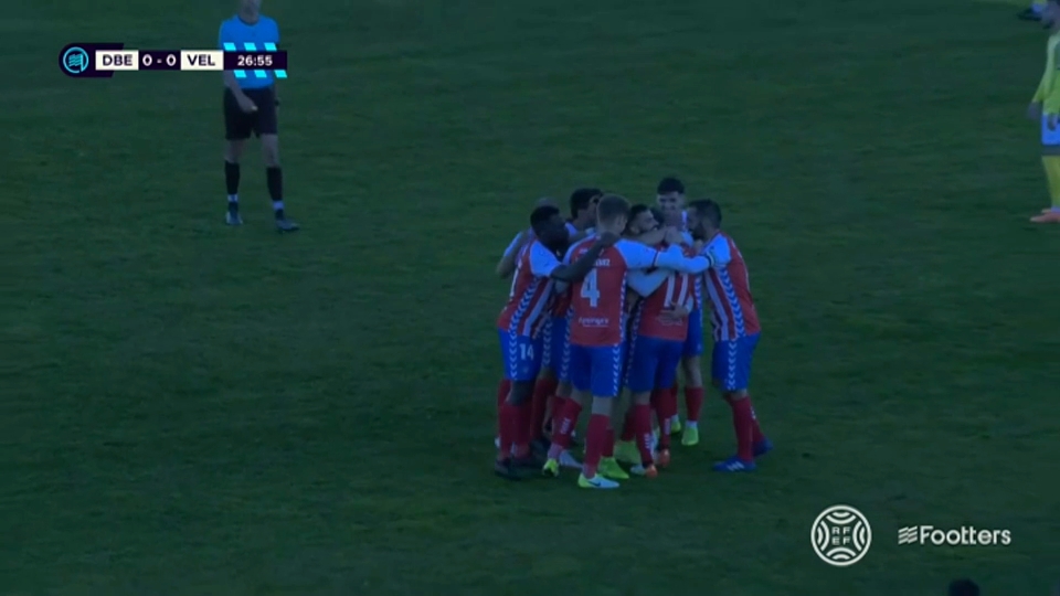 El Don Benito golea por 4-1 al Vélez y conquista su primer triunfo como local esta temporada