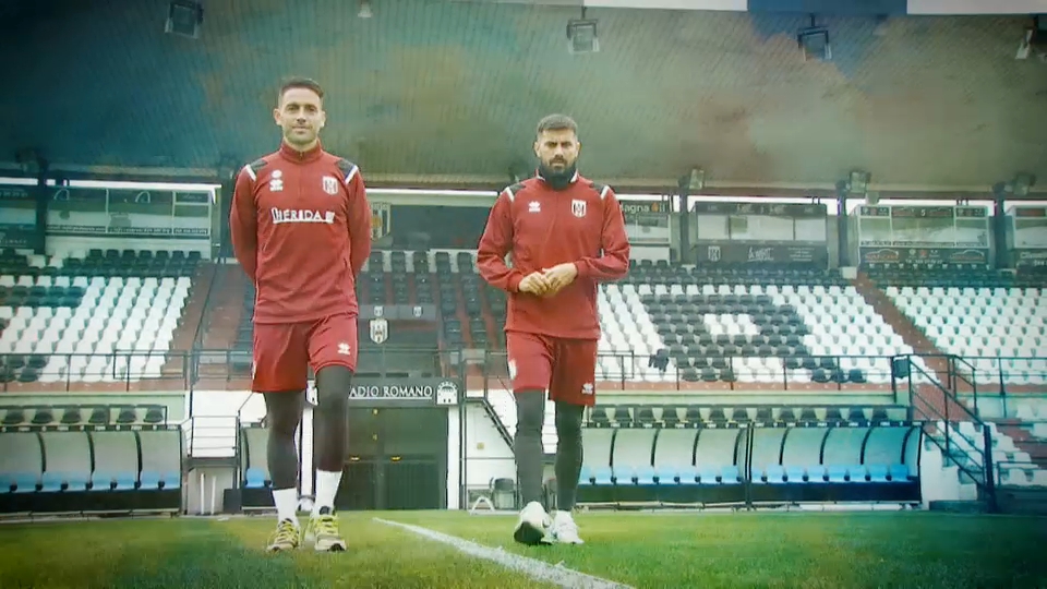 David Rocha y José Gaspar caminan sobre el Estadio Romano José Fouto