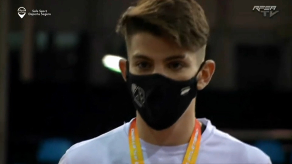 David García Zurita recibiendo la medalla