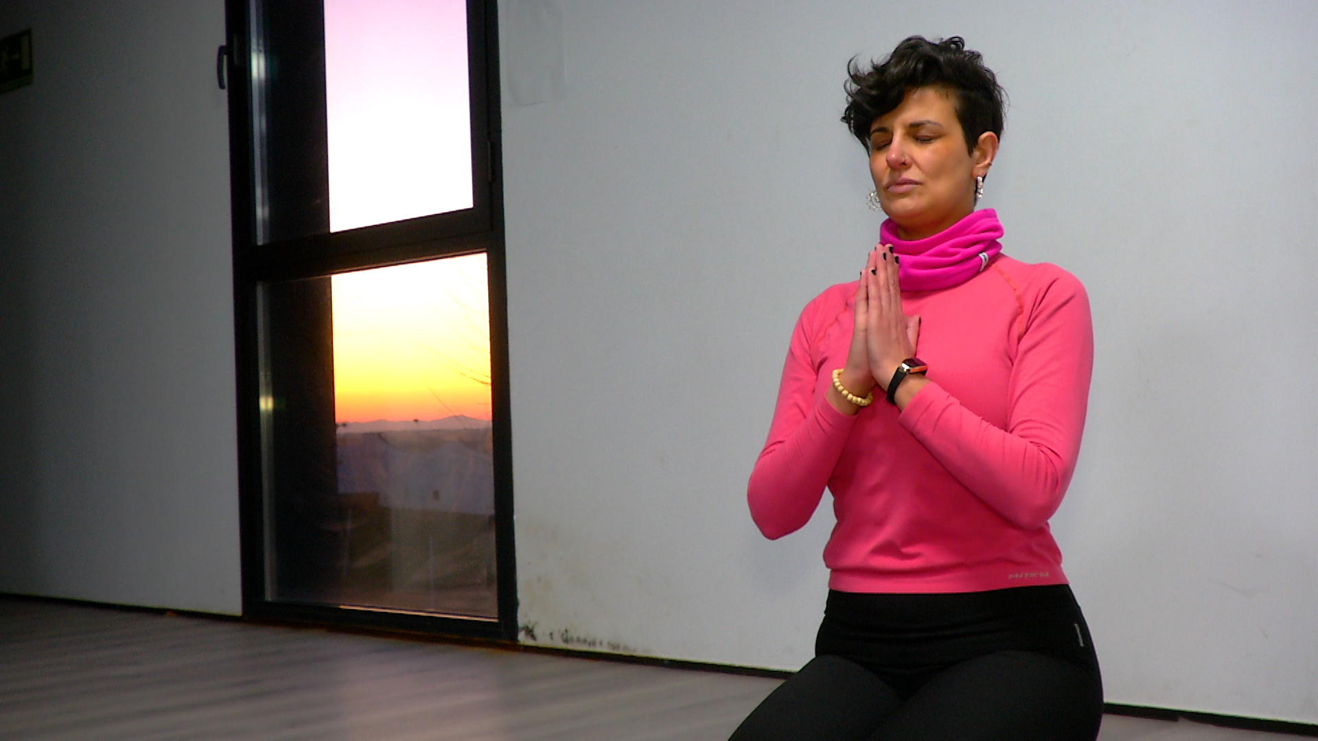 Nieves practicando yoga