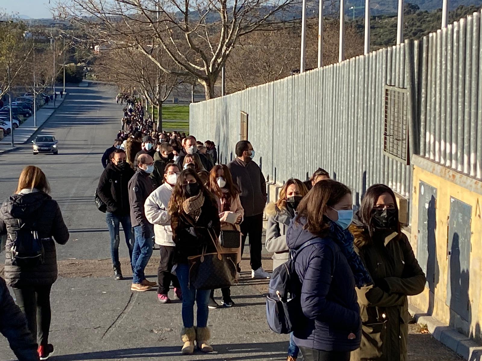 Colas para vacunarse en Plasencia