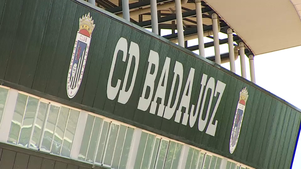 Fachada de la Tribuna principal del estadio Nuevo Vivero de Badajoz