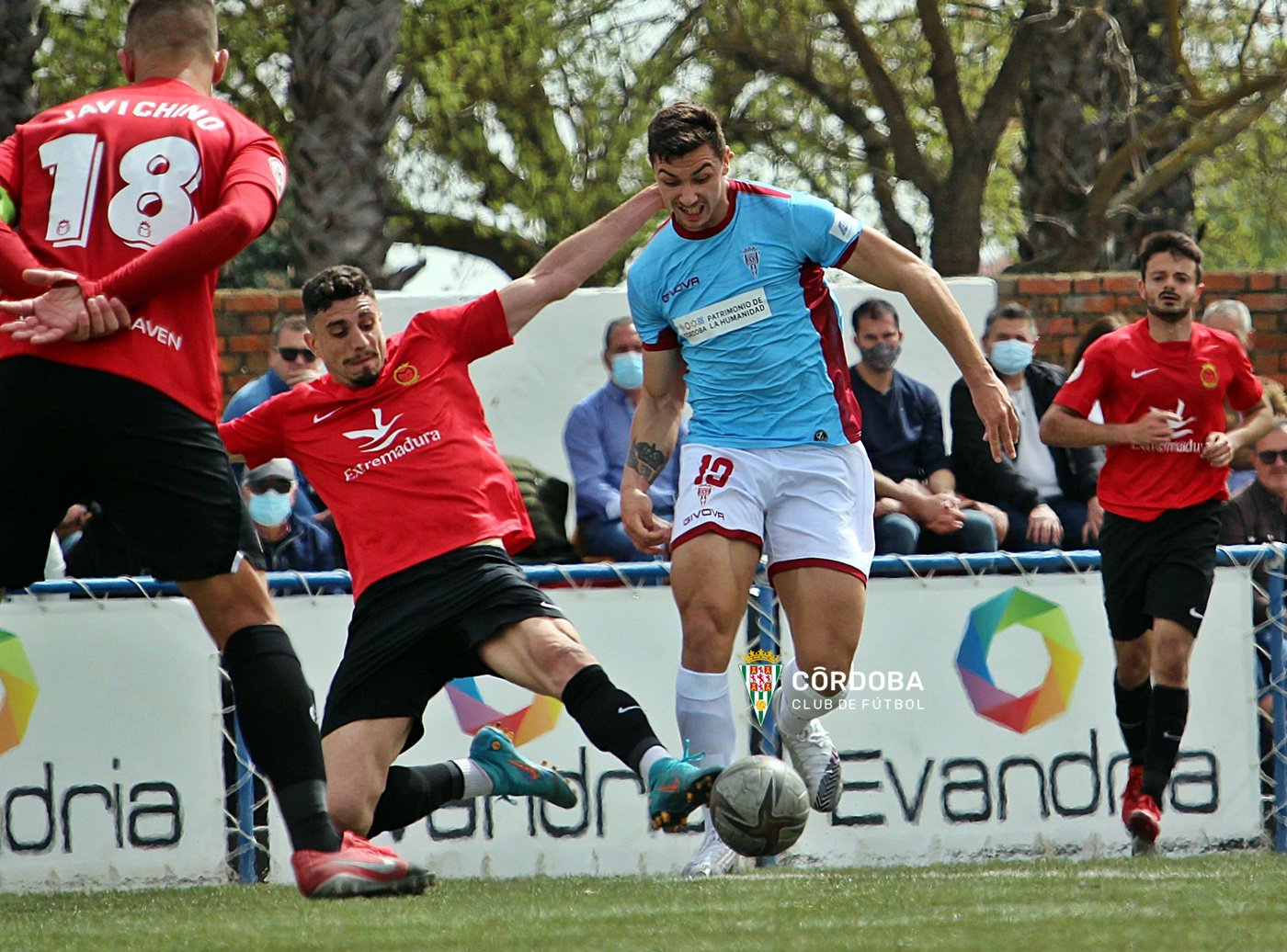 Un momento del partido Montijo-Córdoba.