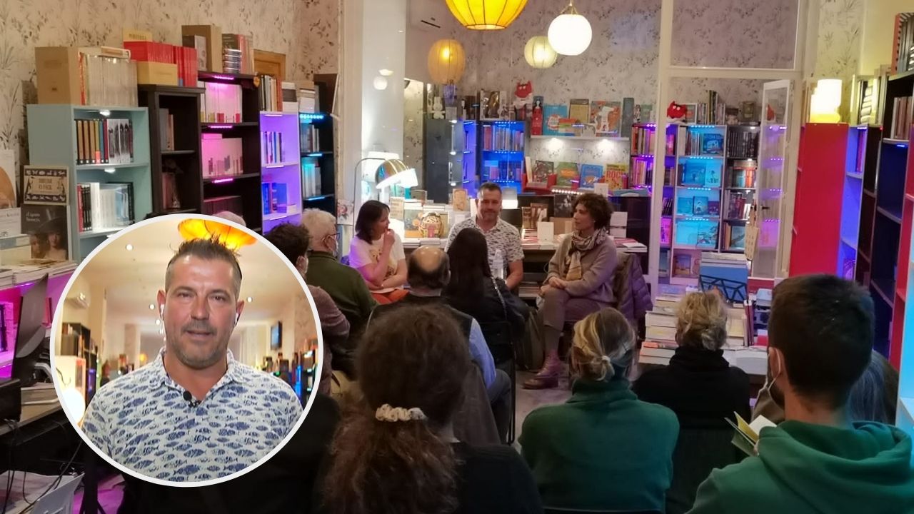 El escritor Baltasar Montaño, en la librería La Puerta de Tanhauser de Plasencia
