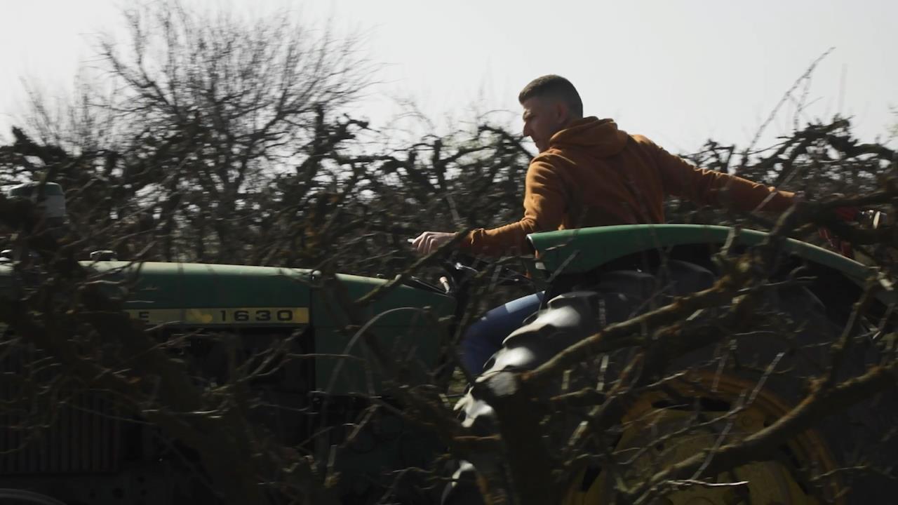 Joven agricultor