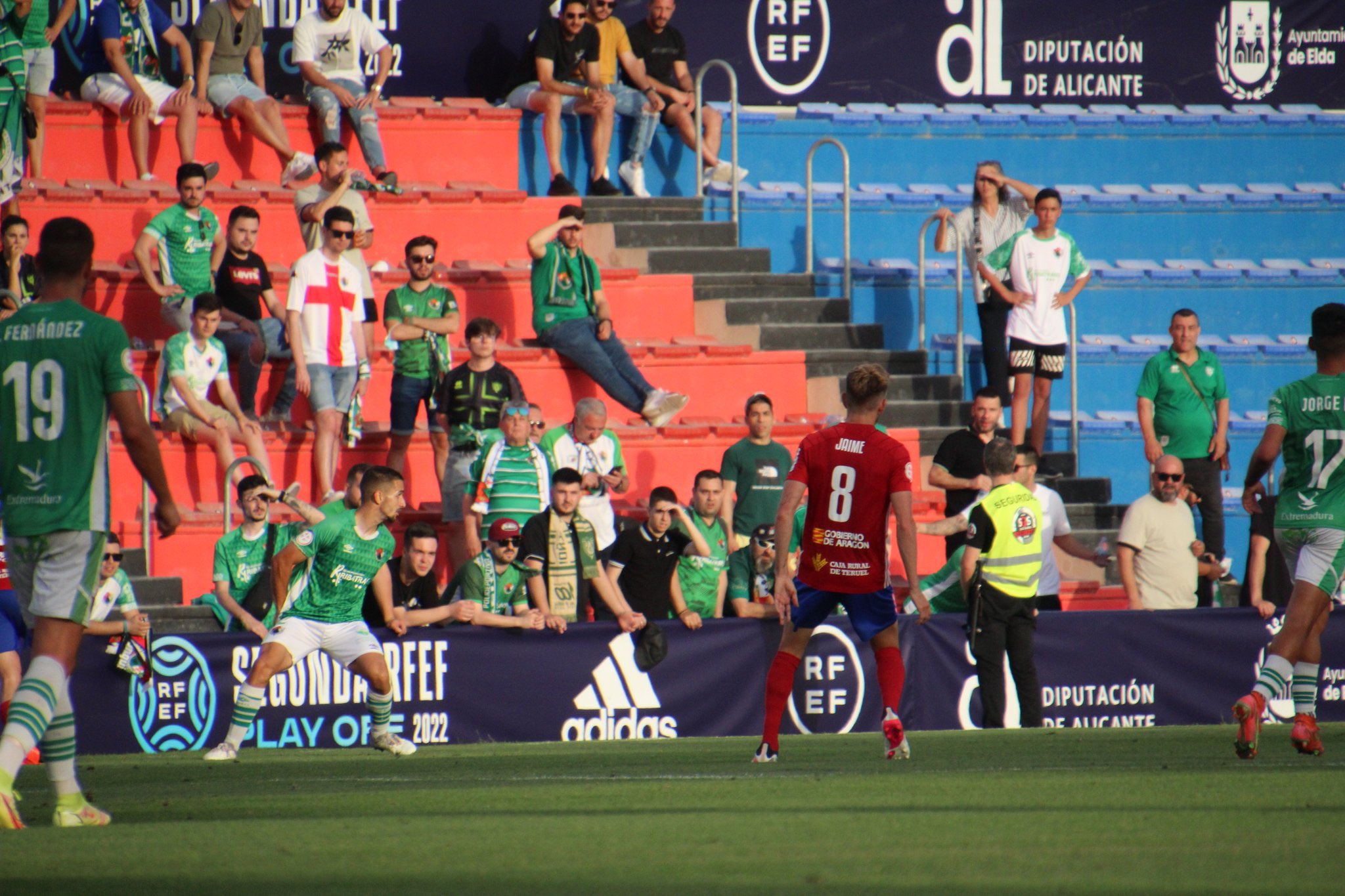 Aficionados cacereños en Elda en las semifinales del playoff.