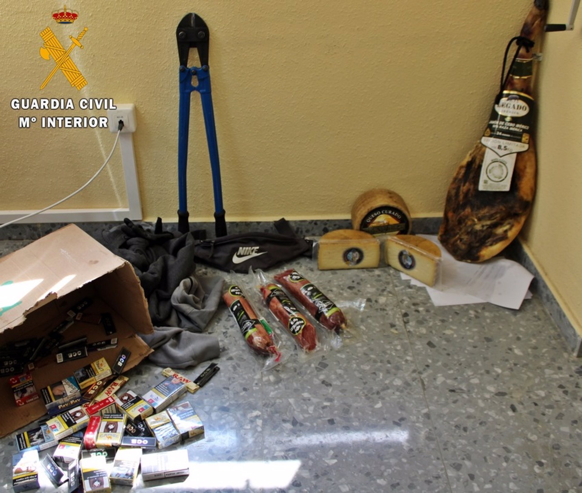 Parte del material recuperado por la Guardia Civil
