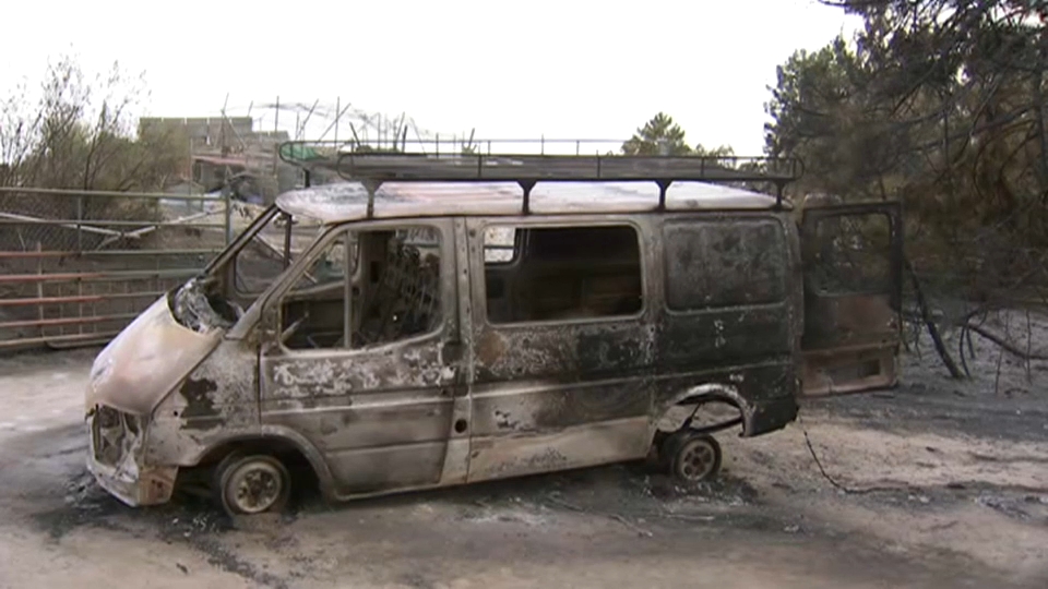 Furgoneta quemada por incendio en Villanueva de la Vera