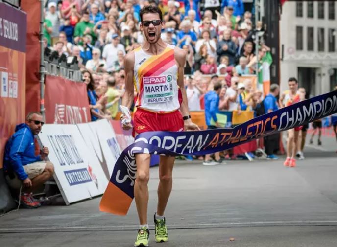 Álvaro Martín Uriol, exultante cruzando la meta para volver a proclamarse campeón de Europa