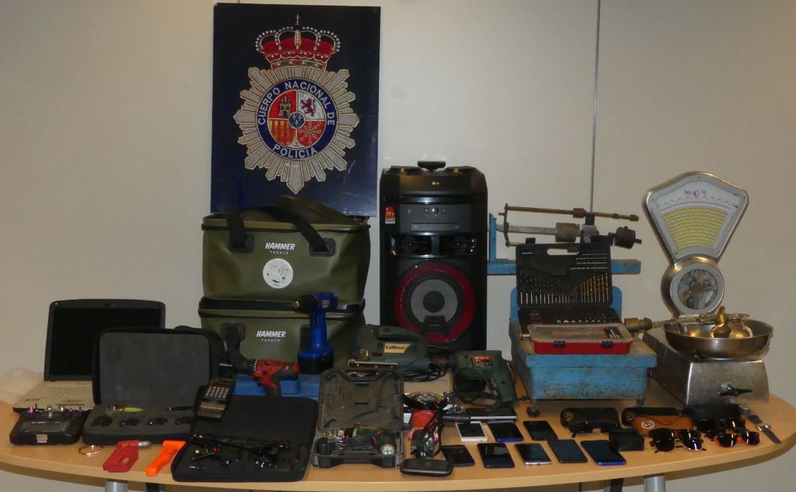 Material intervenido en el punto de venta de Villanueva de la Serena