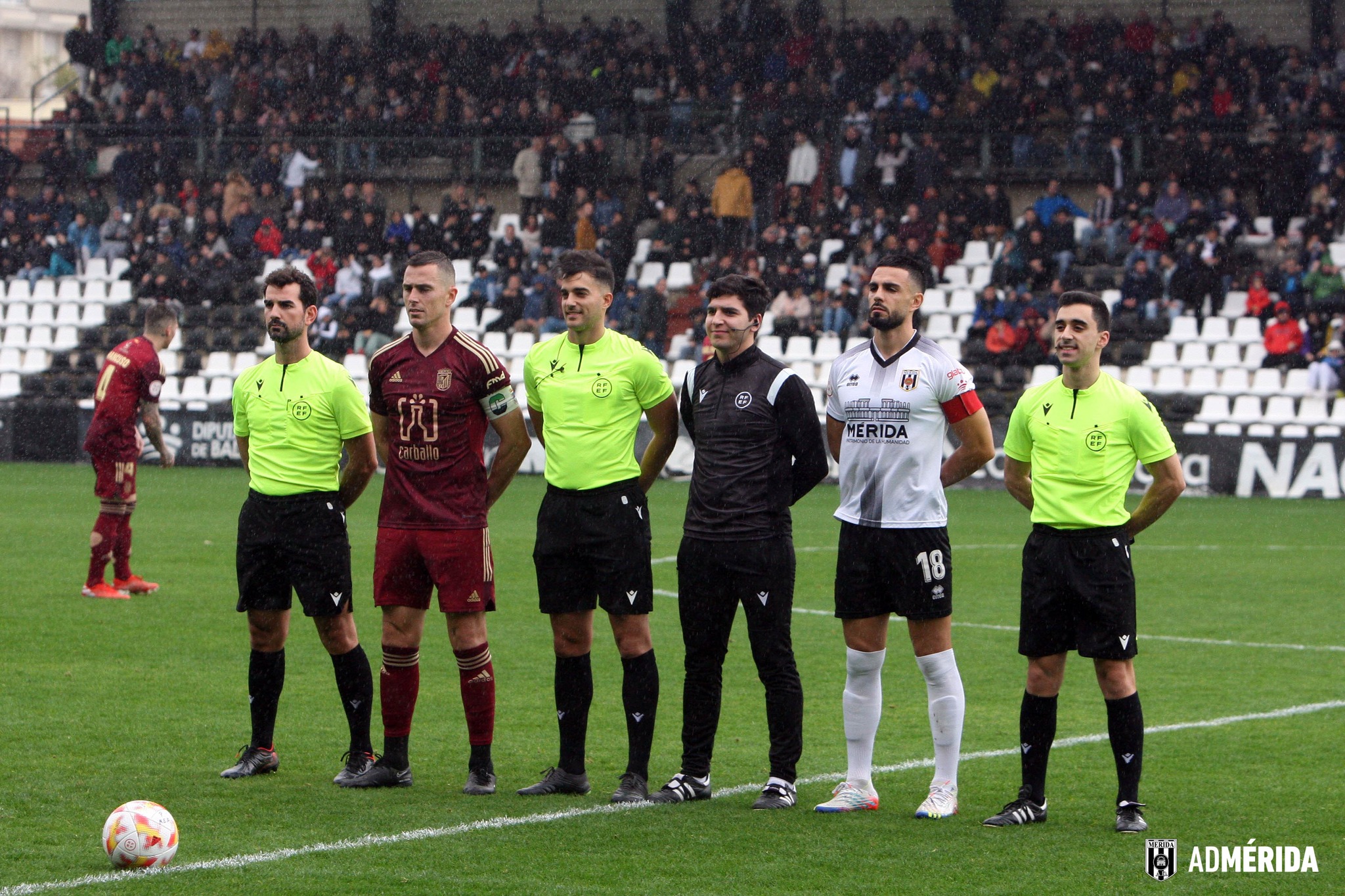 Partido de la primera vuelta en el Romano entre el Mérida y el Badajoz.