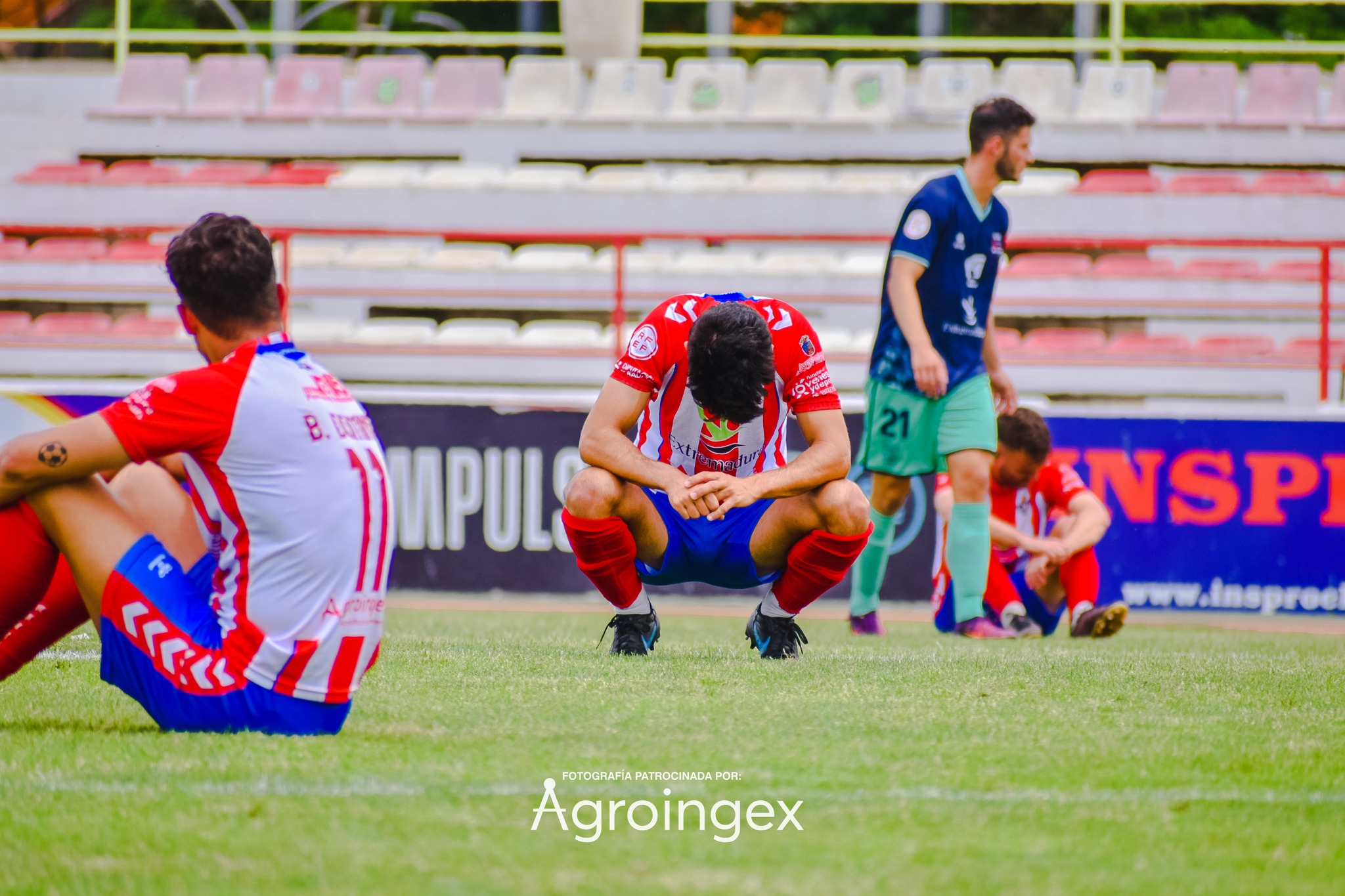 Jugadores del Don Benito y Diocesano lamentan su descenso