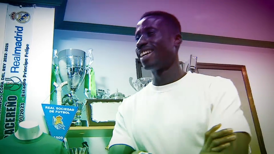 Samu Gomis nos atiende en las oficinas del club