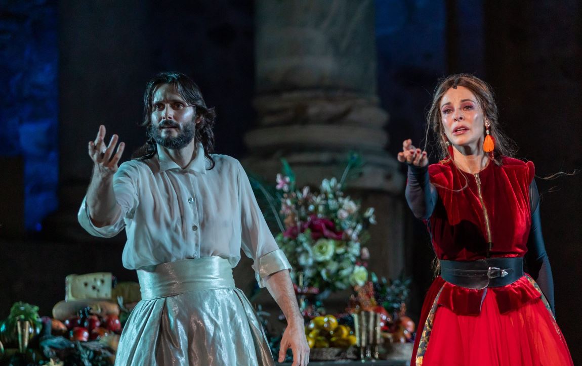 Sergio Mur y Belén Rueda durante una escena de 'Salomé' en el Festival Internacional de Teatro Clásico de Mérida