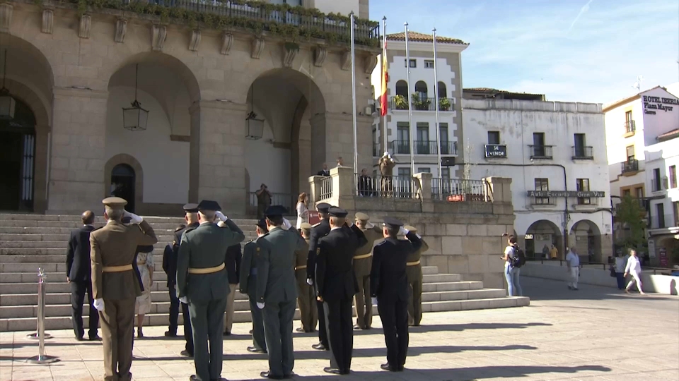 Izado de bandera en Cáceres