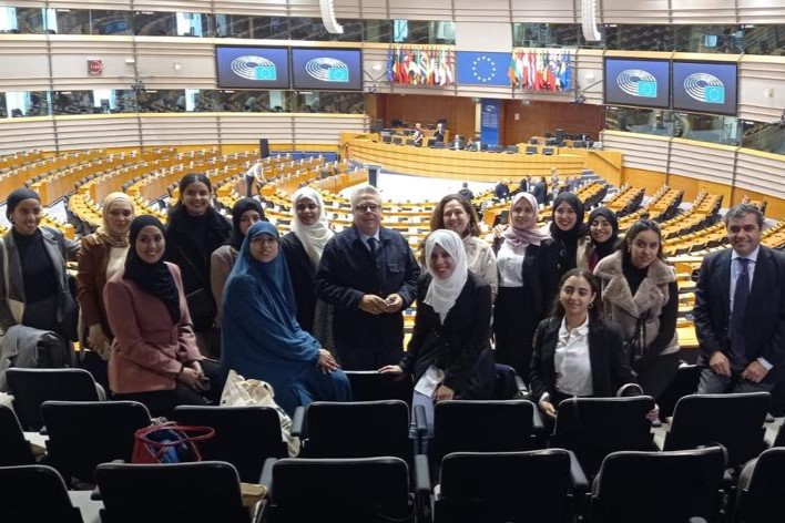 Mujeres musulmanas extremeñas visitan el Parlamento Europeo