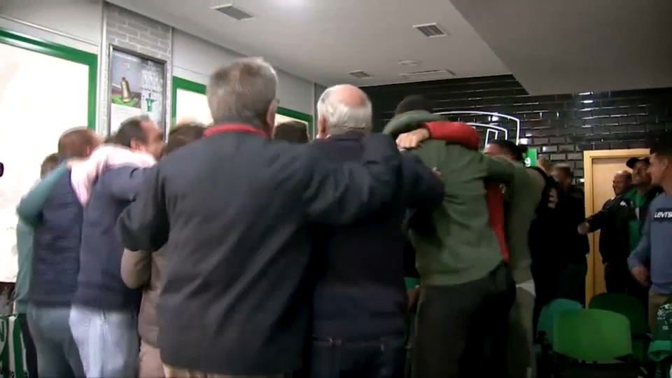 celebración del Villanovense tras conocer que se enfrentarán al Betis en Copa