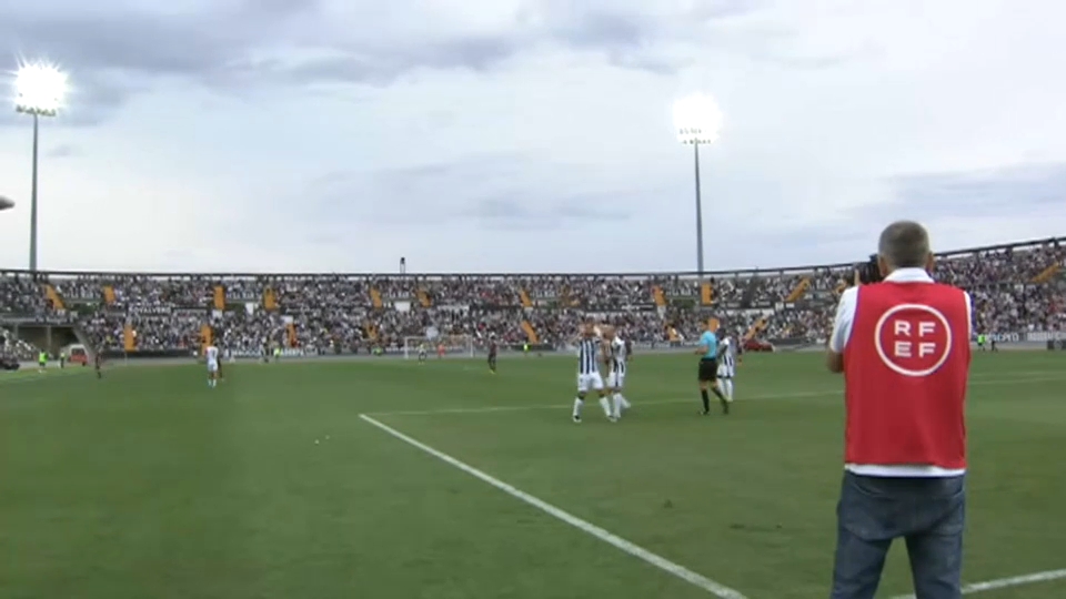 Momento del partido investigado Badajoz Pontevedra