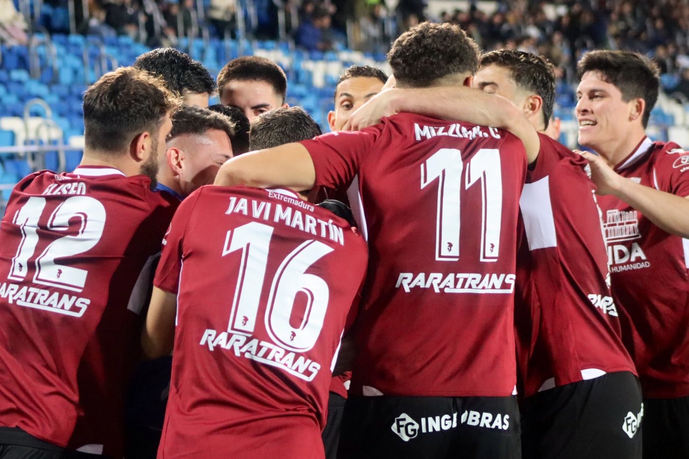 Los emeritenses celebran su gol en Valdebebas.