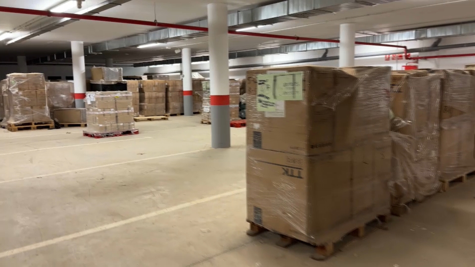 Mascarillas aparecidas en el Palacio del Vino de Almendralejo en marzo de 2024