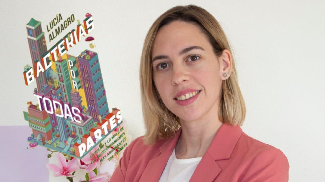 Lucía Almagro y parte de la portada del libro