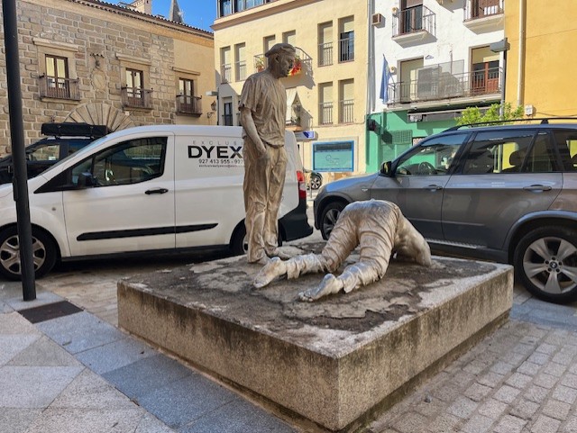 Estado actual de la escultura de los artistas Antonio y Carlos Morán