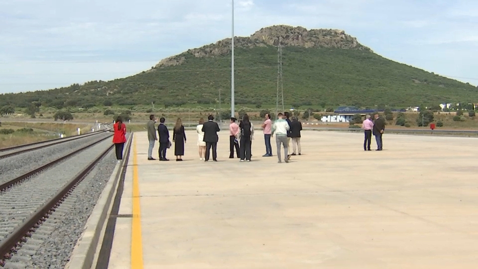 Visita de chinos a Expacio Mérida