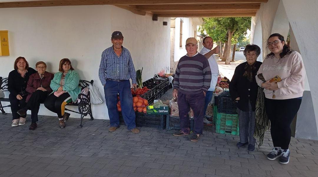 Vecinos y vecinas de Rincón de Ballesteros que participan en el reportaje "La resistencia"