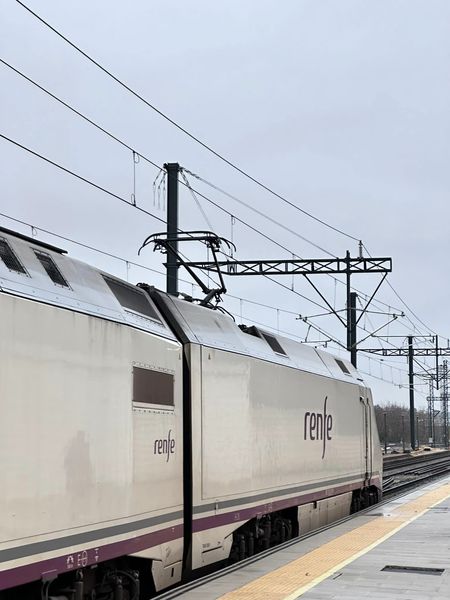 Primer servicio comercial de un tren eléctrico en Extremadura