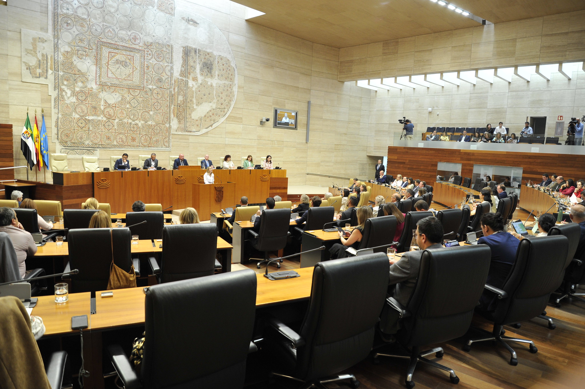 María Guardiola en la Asamblea de Extremadura