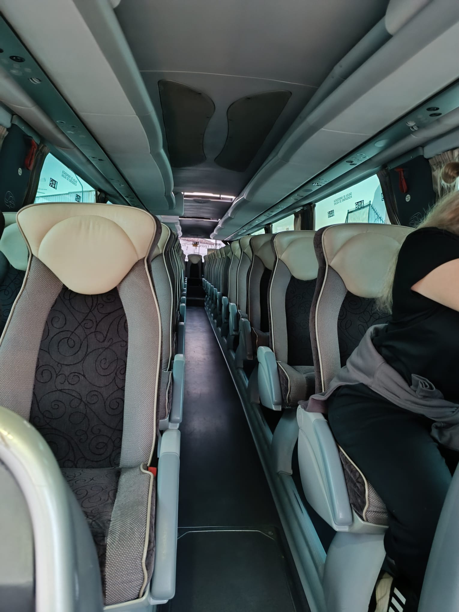 Autobús escolar vacío, esta mañana en Fuentes de León