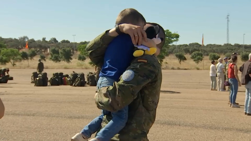 Recibimiento a los militares de la Brigada Extremadura XI en Bótoa
