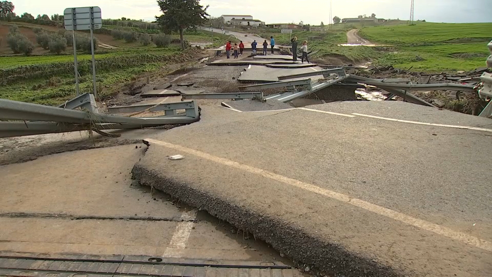 La carretera BA-086, de Maguilla a EX-103 permanecerá cortada hasta el viernes por obras