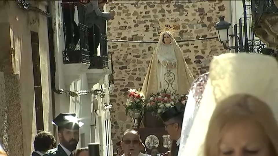 El encuentro del Cristo Resucitado y Nuestra Señora de la Alegría cierran la Pasión de Cáceres