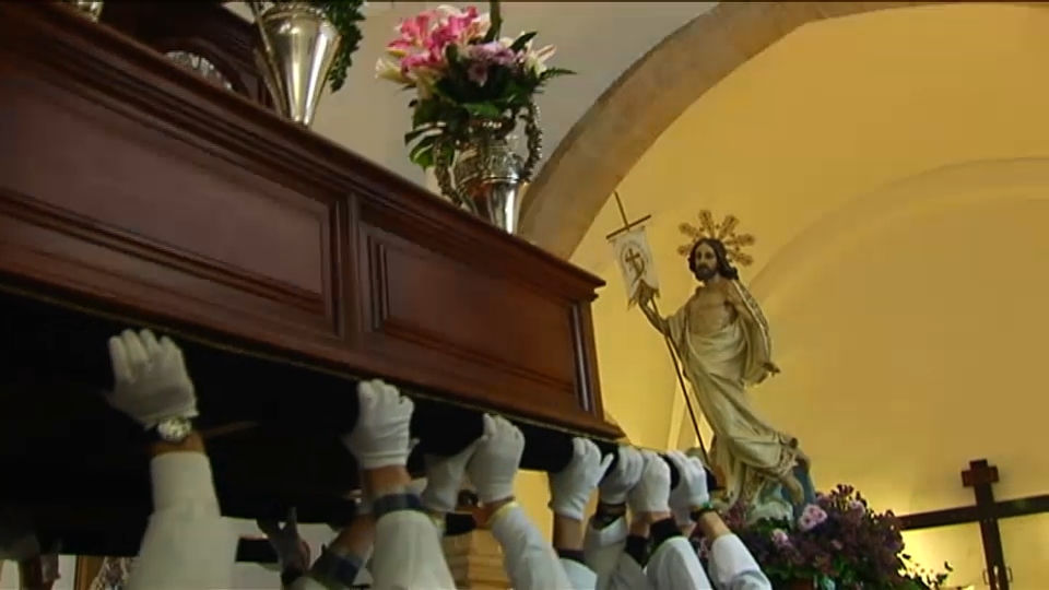 El encuentro del Cristo Resucitado y Nuestra Señora de la Alegría cierran la Pasión de Cáceres