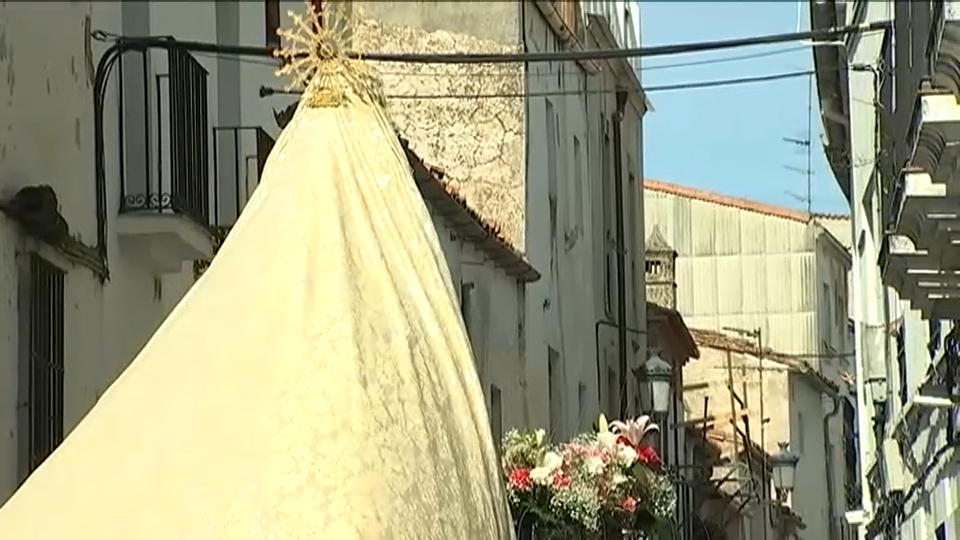 El encuentro del Cristo Resucitado y Nuestra Señora de la Alegría cierran la Pasión de Cáceres