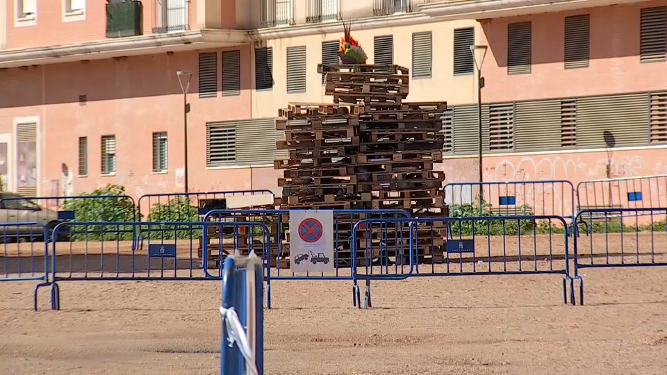 Todo listo en Badajoz para disfrutar esta noche de Las Candelas y de la degustación de 2.500 hornazos