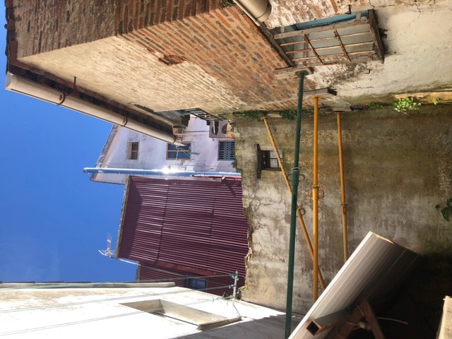 Vista del edificio de la calle El Salvador de Plasencia por detrás