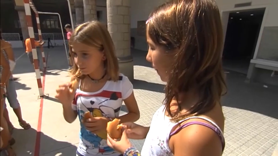 El Gobierno prohíbe por ley servir bebidas azucaradas y bollería en los comedores escolares